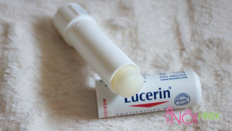 Bársonyos ajkak az Eucerin Lip Aktív ajakápolóval.