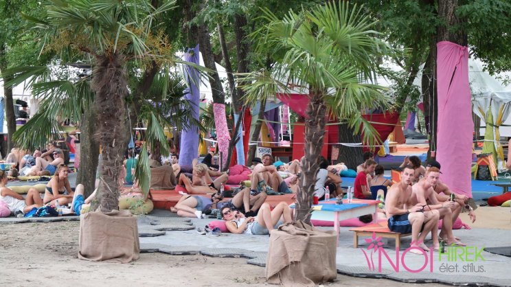 Idén nagyobb a Beach front!