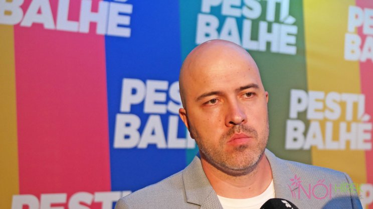 A komor Szabó Simon egy őrült indián a filmben