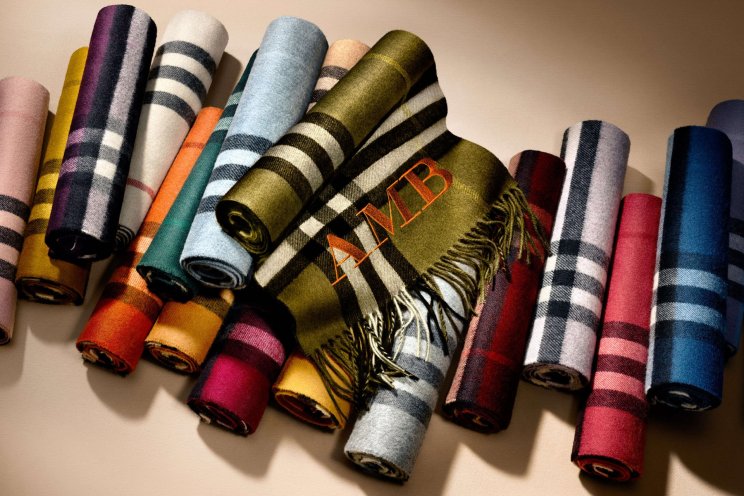 Burberry monogramos sálak