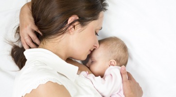 Az anyatejes kisbabák okosabb felnőttek lesznek