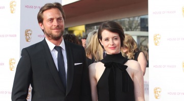 Claire Foy és Stephen Campbell Moore is válnak