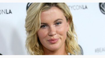 Merész: pucér fotót posztolt magáról Kim Basinger lánya