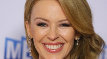 A Kardashian családot perli Kylie Minogue