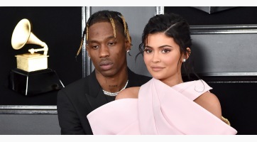 A saját kezével tetovált párjára Kylie Jenner