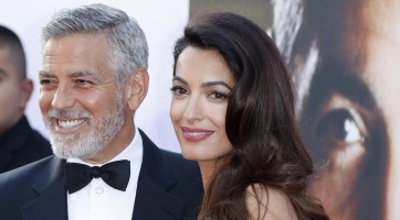 Amal és George Clooney adományt küldenek Bejrútba