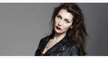 Aprócska tetoválásokkal gazdagodott Bella Hadid