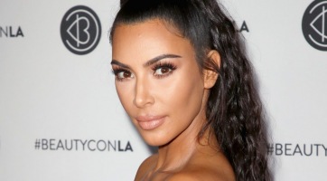 Aranyba öltözött a hétvégén Kim Kardashian