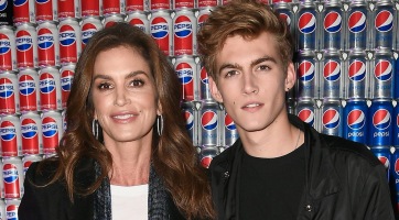 Arctetkót csináltatott Cindy Crawford fia