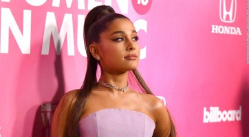 Ariana Grande felkereste a hasonmását