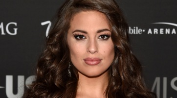 Ashley Graham megmutatta a mama testét