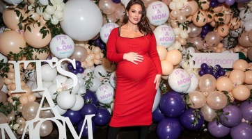 Ashley Graham megtartotta a babaváró partiját