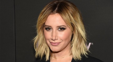 Ashley Tisdale meztelen fotón mutatta meg terheshasát