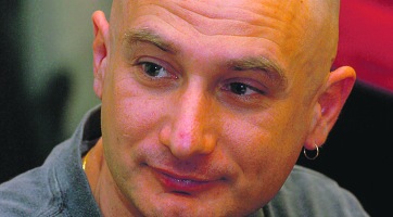 Az elhunyt Cipővel viccelődtek a Mirigyesek