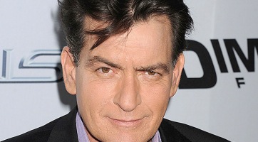 Bedrogozva akarta megkéselni orvosát Charlie Sheen