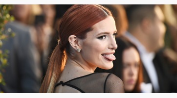 Bella Thorne hatalmas tetoválást csináltatott