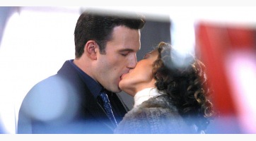 Ben Affleck és Jennifer Lopez összebújtak