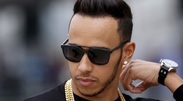 Beszáll a popszakmába Lewis Hamilton