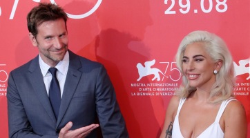 Bradley Cooper és Lady Gaga összebútorozik?