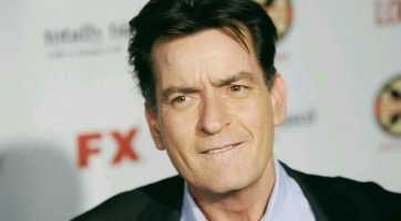 Bréking! Charlie Sheen bevallotta: HIV-pozitív