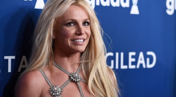 Britney Spears hálálkodni kezdett a rajongóinak