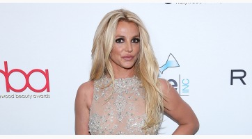 Britney Spears maradt apja gyámsága alatt