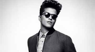 Bruno Mars még egy díjátadón is képes elaludni