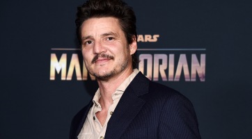 Budapesten fotózgatott Pedro Pascal