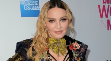 Bugyiperbe keveredett Madonna