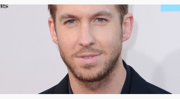 Calvin Harris levetkőzött!