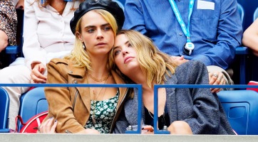 Cara Delevingne és kedvese nyilvánosan csókolóztak
