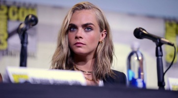 Cara Delevingne megszabadult hajától