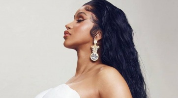 Cardi B ledobta a textílt 