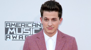 Charlie Puth durván beszólt Justin Biebernek