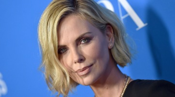 Charlize Theron kórházba került a Borat miatt