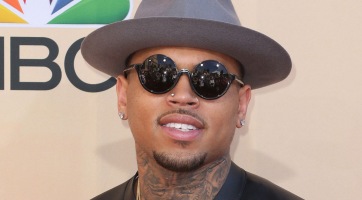 Chris Brown a saját rajongójától lopott