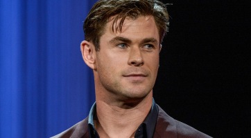 Chris Hemsworth jótékonykodásért cserébe randit ajánl