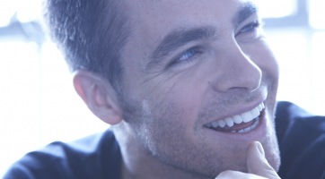 Chris Pine a zuhany alatt tanult meg énekelni