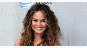 Chrissy Teigen elárulta, hogy még nem terhes