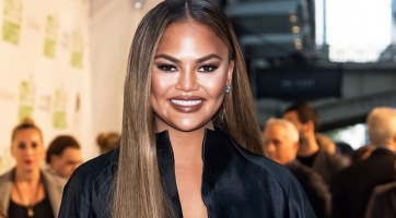 Chrissy Teigen kórházban van