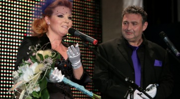 Claudia ismét volt párjával csókolózik