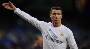 Cristiano Ronaldót ölelte Jennifer Lopez
