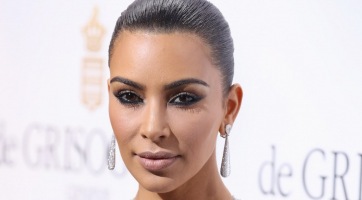 Cuki családi fotót mutatott be Kim Kardashian