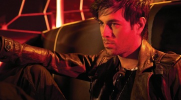 Cuki videón kacagnak Enrique Iglesias ikrei