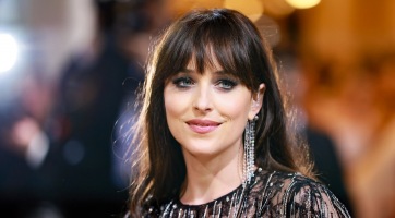 Dakota Johnson sajátjaként neveli párja gyerekeit