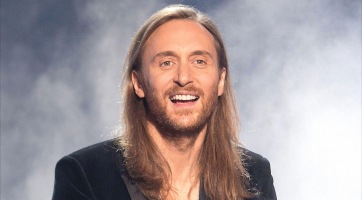 David Guetta halad a korral, új frizurát villantott