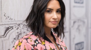 Demi Lovato megmutatta, hogy neki is van narancsbőre