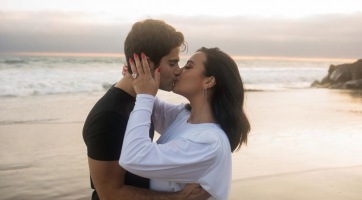 Demi Lovato tud magán és a múltján is nevetni