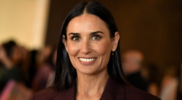 Demi Moore kopasz képet posztolt magáról