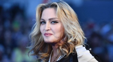 Egy 4 éves ikerpárt fogadott örökbe Madonna